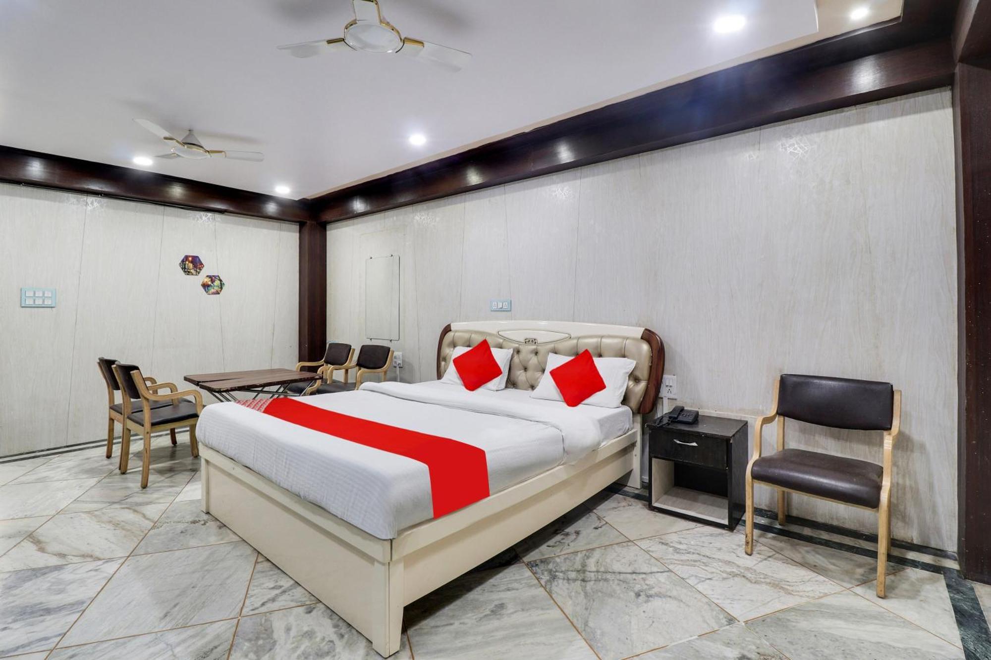 Hotel O Swag Jabalpur Bagian luar foto